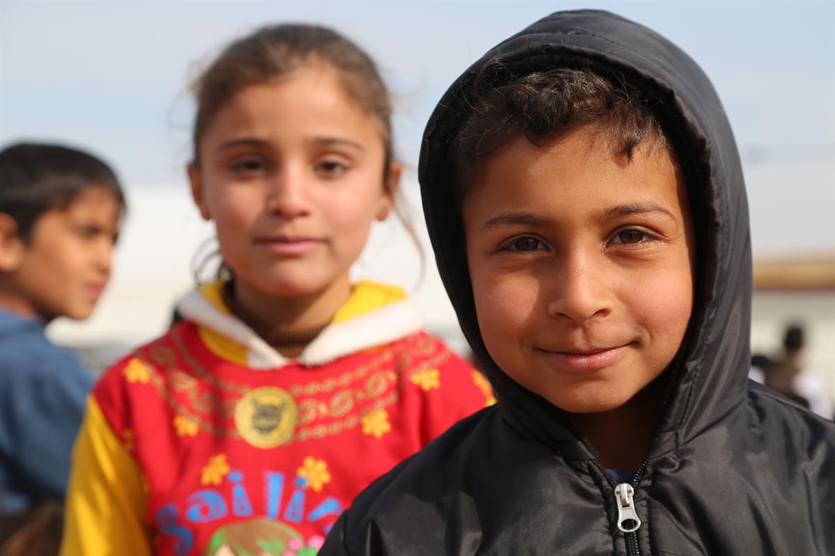 World Vision unterstützt Kinder und ihre Familien, die aus Mossul fliehen müssen.