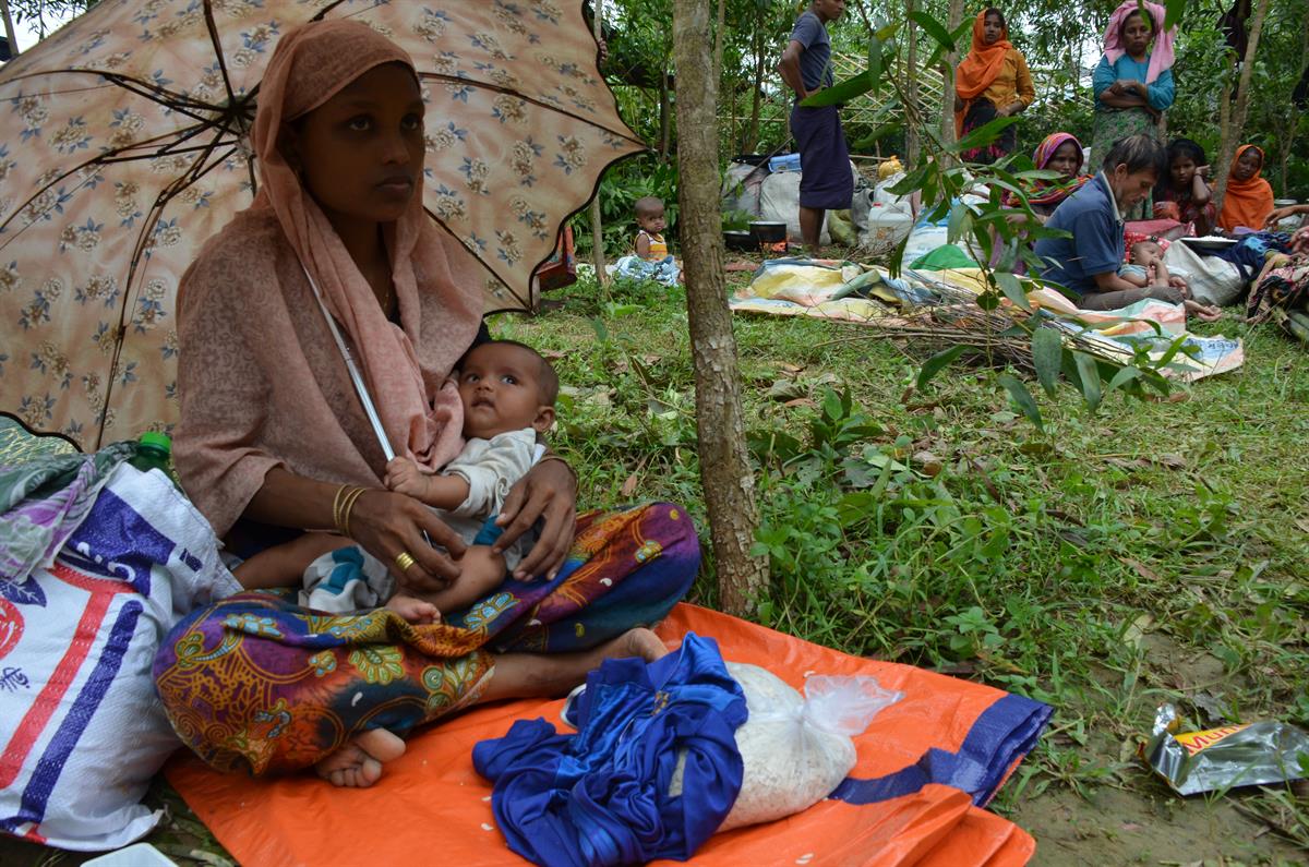 Nusafa ist mit ihrer 3 Monate alten Tochter von Myanmar nach Bangladesch geflüchtet.