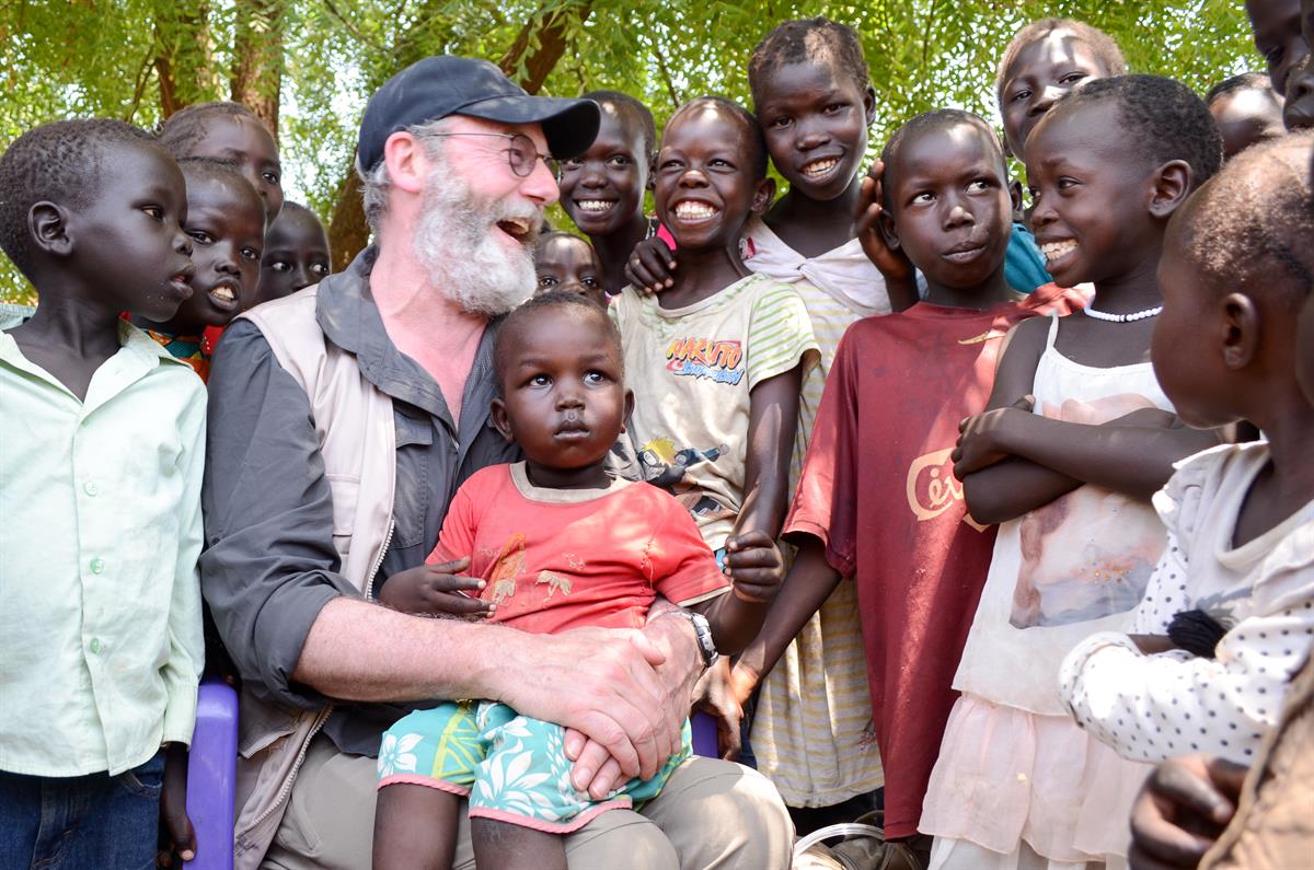 Liam Cunningham besuchte gemeinsam mit World Vision Projekte im Südsudan.