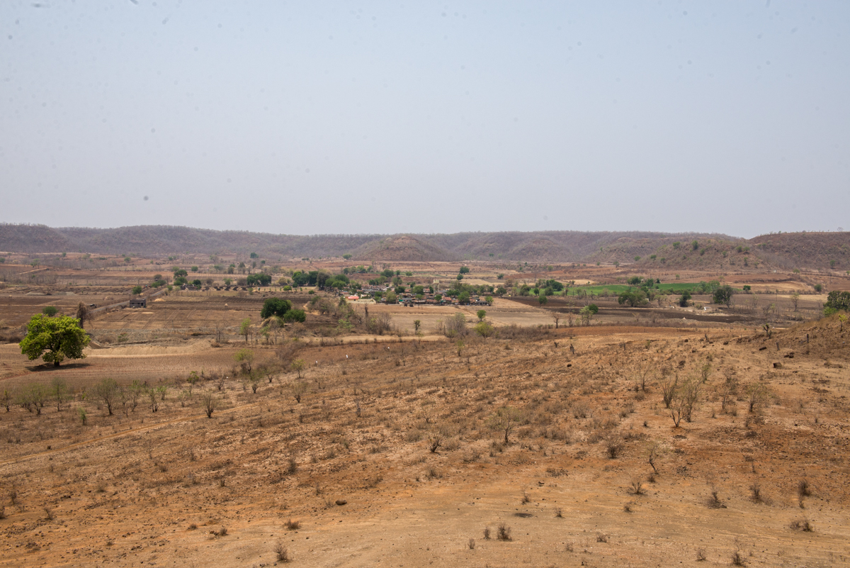 In Kita, einem Dorf, in dem World Vision mit den Bauern der Region arbeitet, sieht man trotz der Dürre grüne Flecken.